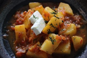 Patates Jachni – Kartoffeln in Tomatensoße