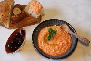 Fetapaste mit gerösteter Paprika