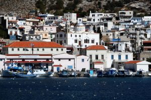 Pothia auf Kalymnos vom Wasser aus.
